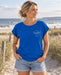 Damen T-Shirt Beach Club Royalblau – Vorderansicht am Model