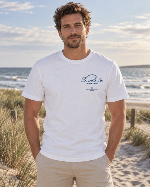 Unisex Oversized Shirt Beach Club Weiß – Vorderansicht am Model