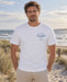 Unisex Oversized Shirt Beach Club Weiß – Vorderansicht am Model