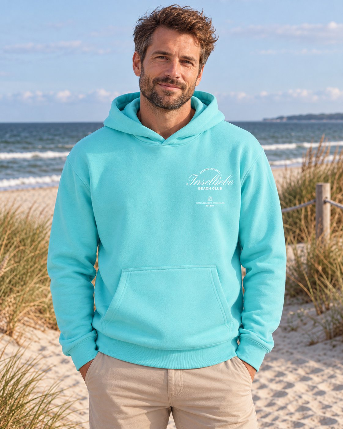 Unisex Fluffy Hoodie Beach Club Beryl Blue – Vorderansicht am Model