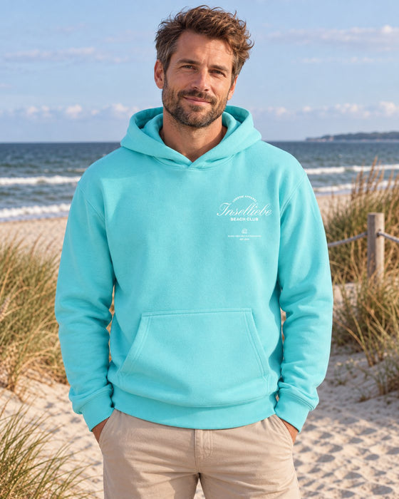 Unisex Fluffy Hoodie Beach Club Beryl Blue – Vorderansicht am Model