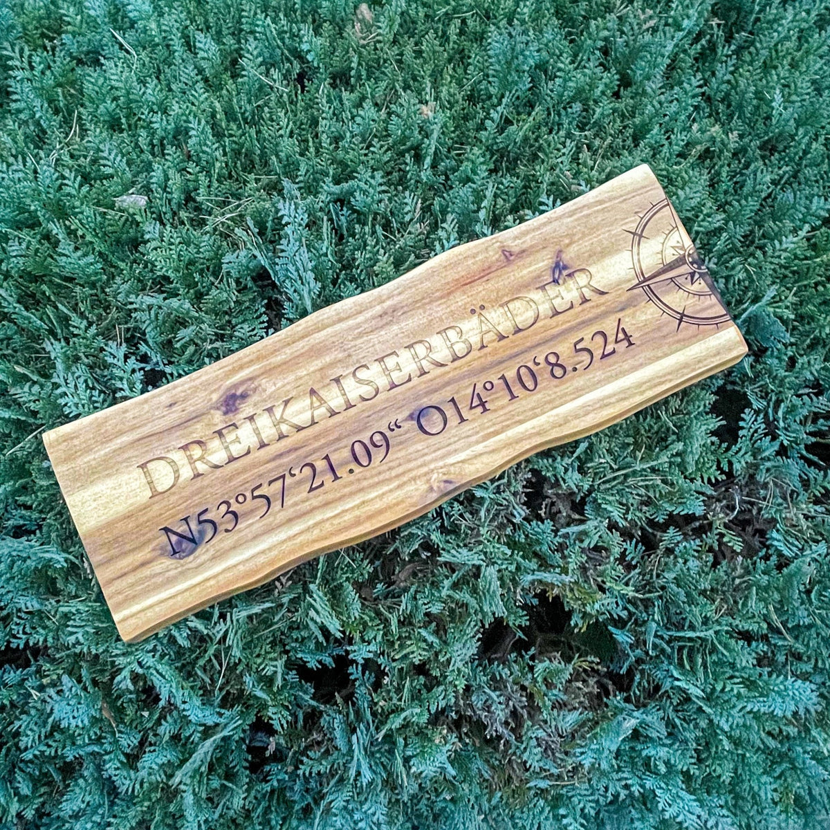 Servierbrett "Dreikaiserbäder" aus Akazie | 53x19cm - INSELLIEBE USEDOM
